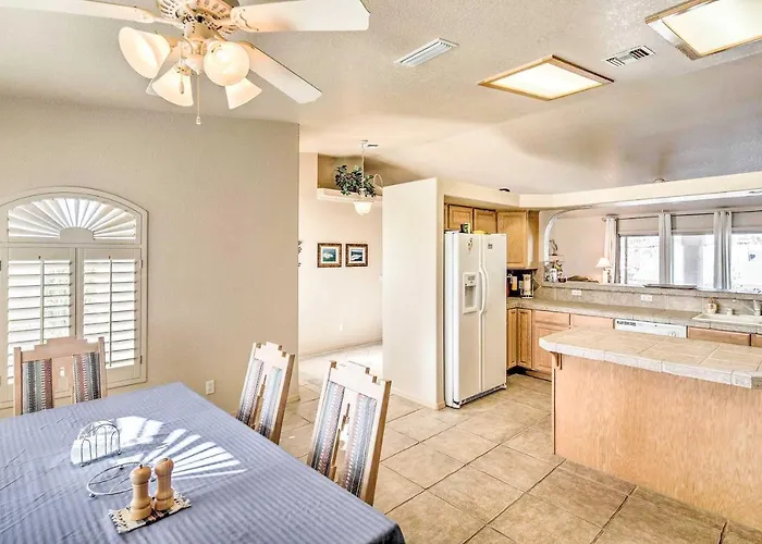 Cozy Havasu House W/ Views - 1 Mi To Water! Ferienhaus Lake Havasu City