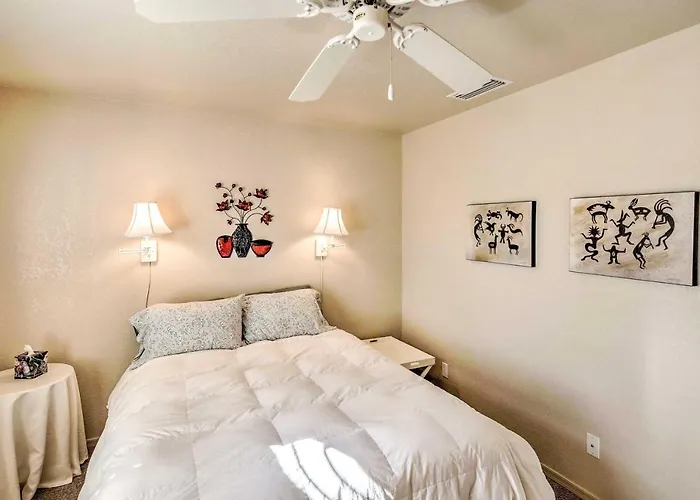 Cozy Havasu House W/ Views - 1 Mi To Water! *