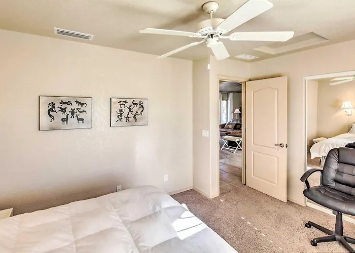 Cozy Havasu House W/ Views - 1 Mi To Water! Ferienhaus