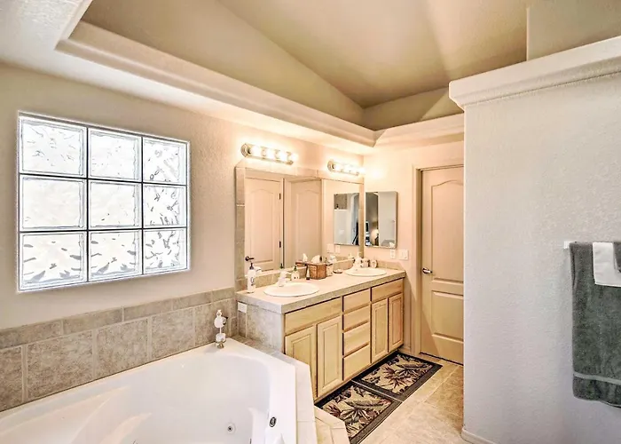 Cozy Havasu House W/ Views - 1 Mi To Water! *