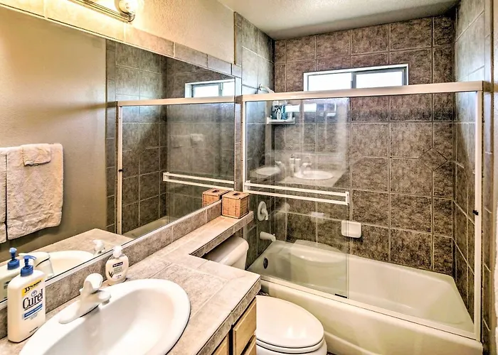 Cozy Havasu House W/ Views - 1 Mi To Water! Ferienhaus
