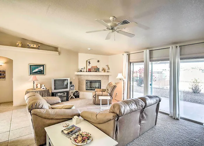 Cozy Havasu House W/ Views - 1 Mi To Water! *